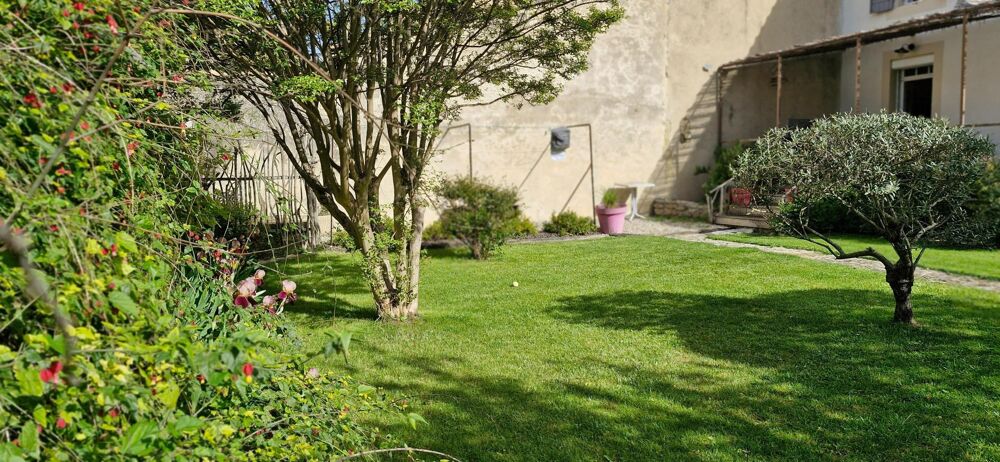 Une maison pensée pour le bonheur en famille / 5 pièces, 3 chambres, de beaux espaces de vie et un cadre paisible : le compromi