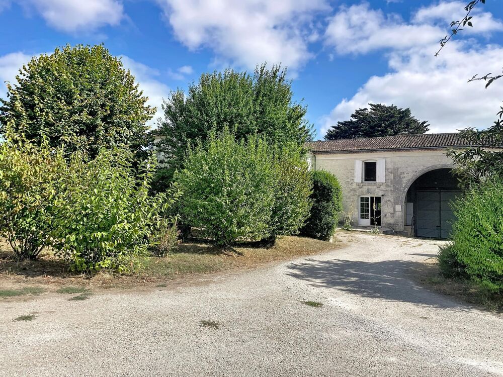 Vente Maison MAISON CHARENTAISE 6 CHAMBRES AVEC DE NOMREUSES DEPENDANCES Louzac-saint-andre