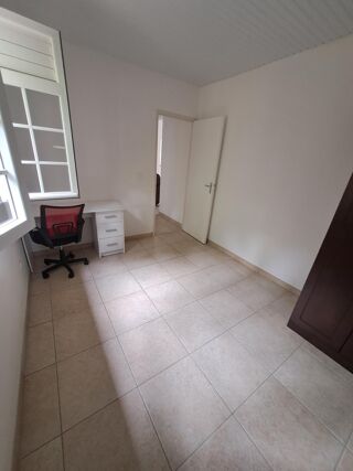  Appartement à louer 5 pièces 99 m²