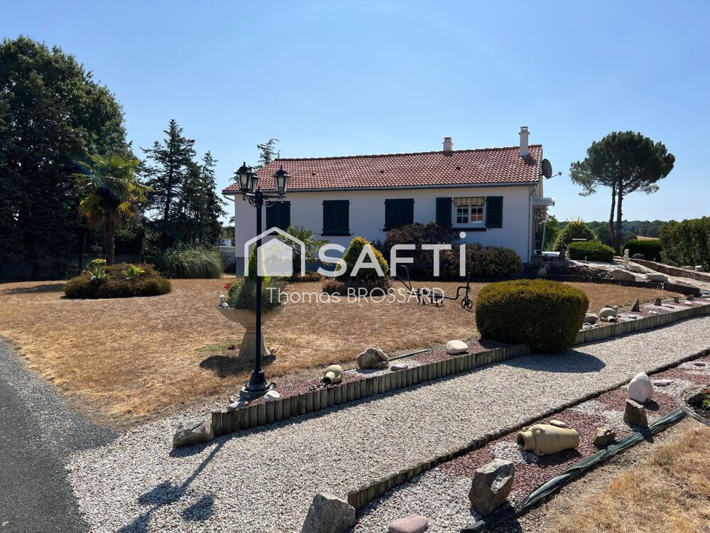 Maison lumineuse avec piscine et grand terrain