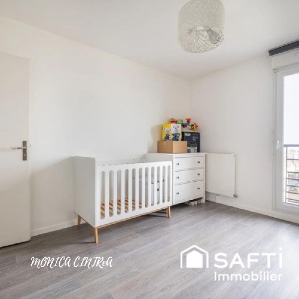 Situé au 5e et dernier étage d'une résidence récente de 2019 avec ascenseur, ce bel appartement de 3 pièces d'environ 60 m2, séd