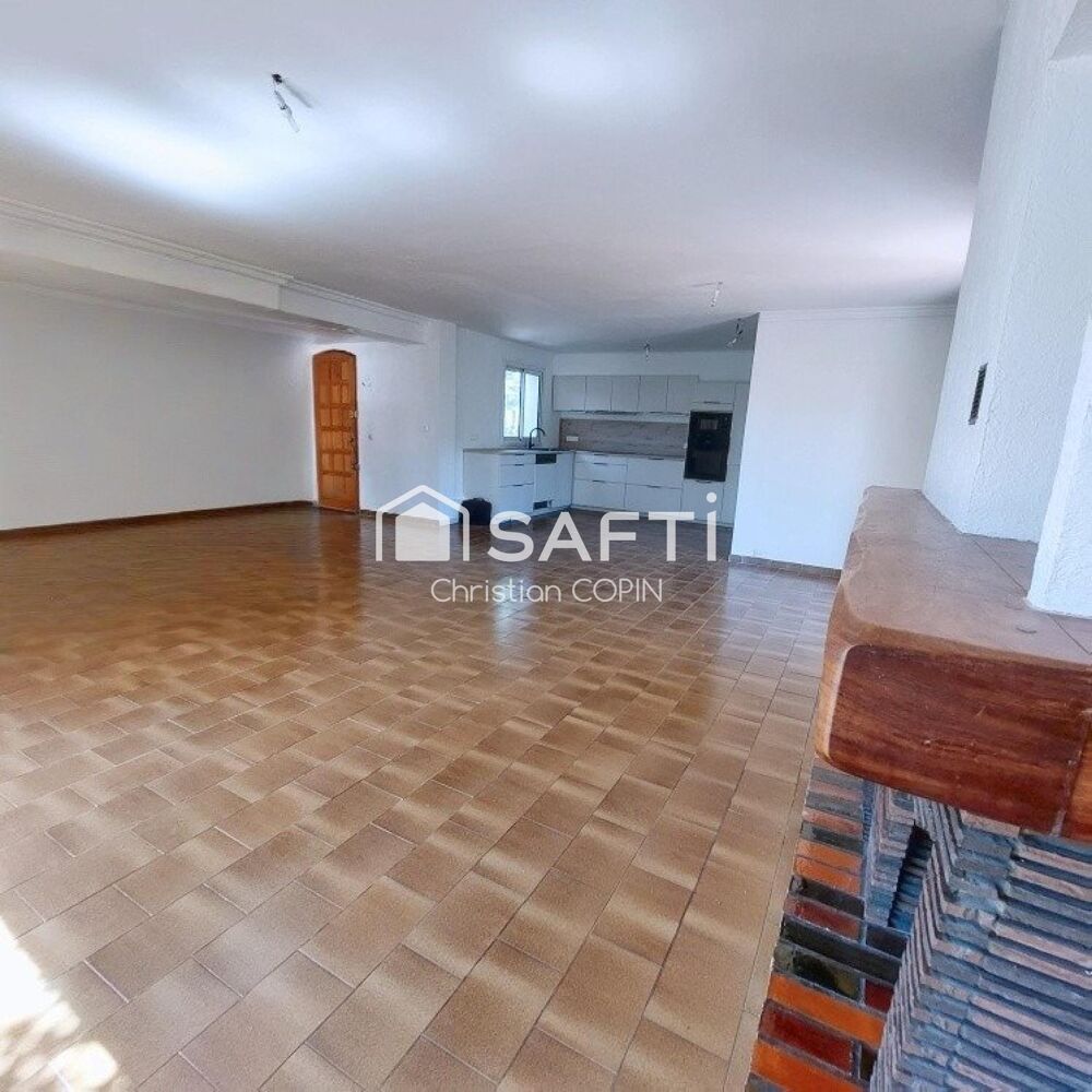 à vendre  Maison Saint-Cyr-sur-Mer (83270)
