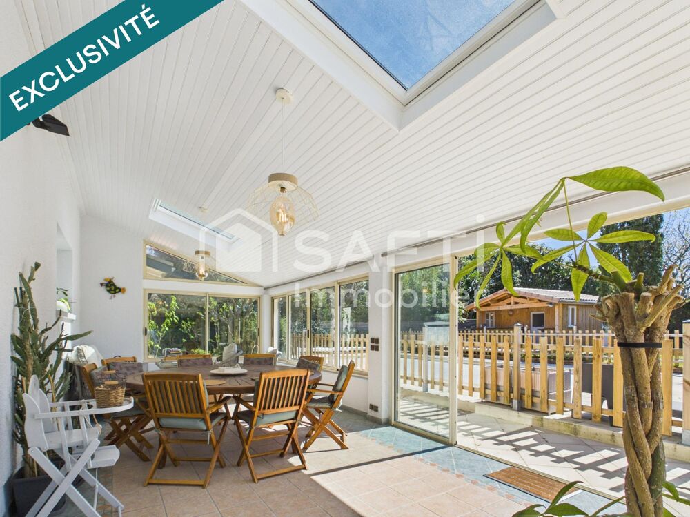 Maison familiale avec piscine et chalet/cuisine d'été