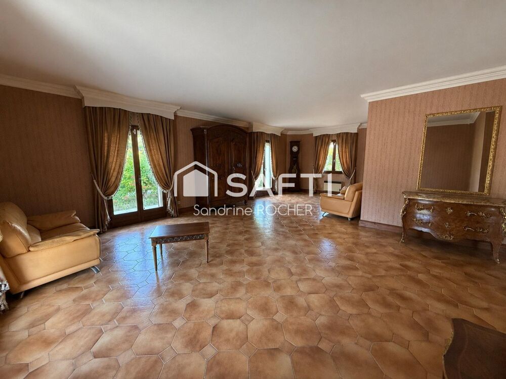 Vente Maison Une maison pleine de potentiel dans un cadre privilégié. La tour-blanche
