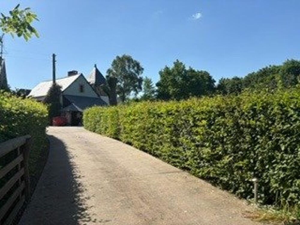 LA BACONNIÈRE Maison atypique en parfait état