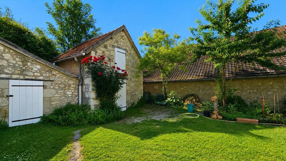 Maison de charme au coeur du village, avec jardin intimiste et beaux volumes familiaux