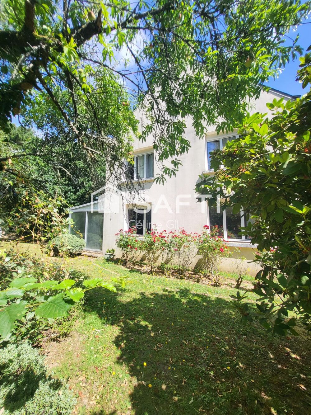 Maison de bourg familiale avec jardin arboré