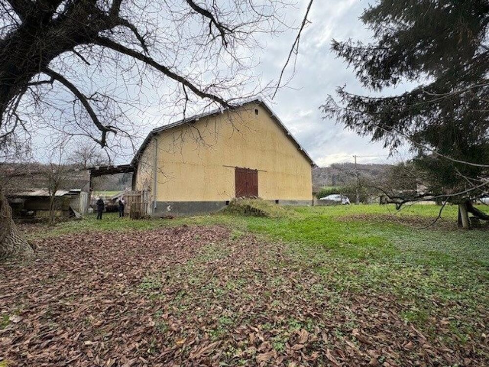 Vente Maison Maison individuelle de type 5 sur environ 14 ares. Hyemondans