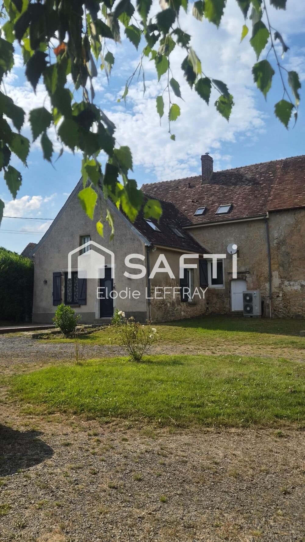 Ravissante maison en pierre avec beaux volumes et grand terrain clos