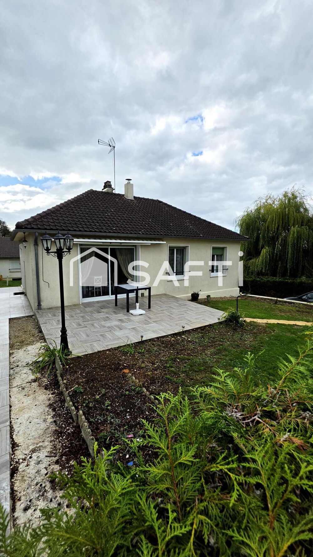 MAISON IMPECCABLE, PRÊTE À VIVRE, AVEC SOUS-SOL COMPLET À GACÉ