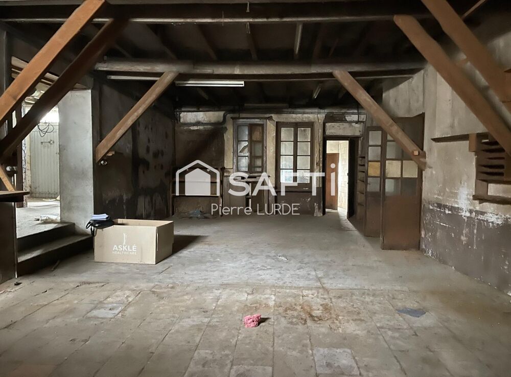 Maison de village à rénover avec garage et jardin