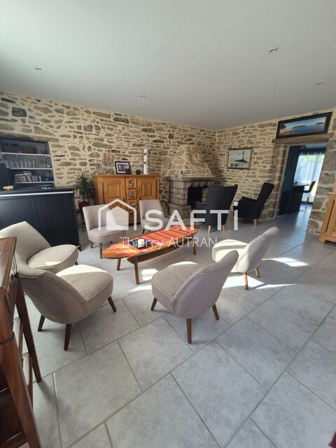   Tr�s belle maison de caract�re habitable sans travaux en r�sidence secondaire ou principale. Maison - 9 pi�ce(s) - 216 m�