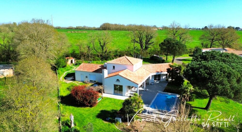 Maison/Villa 160 m² 5 pièces avec studio indépendant  Terrain clos et arboré de 3 500 m² avec piscine