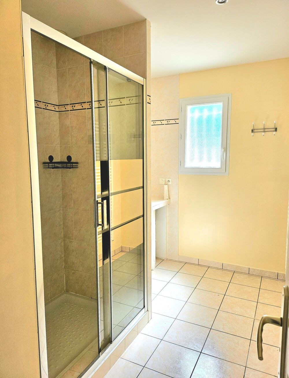 Vente Maison Plain-pied, 3 chambres et 1 195 m² de terrain La couronne