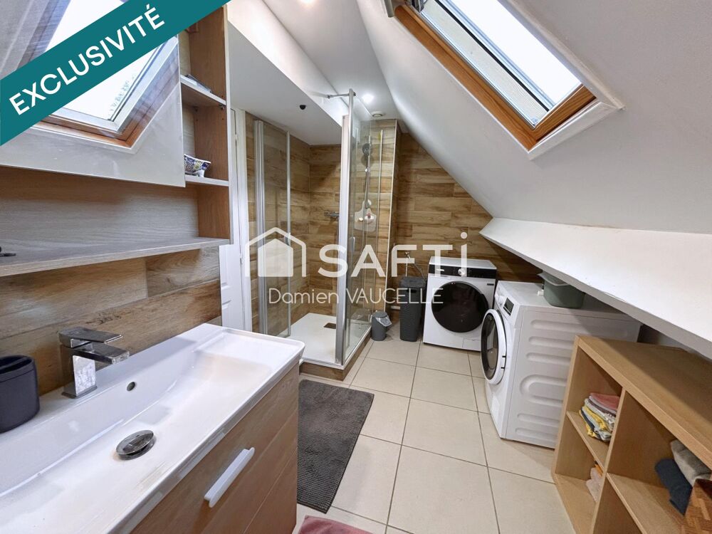 Exclusivité : maison de bourg meublée en pierre, 90 m², au calme, près de létang de pêche.