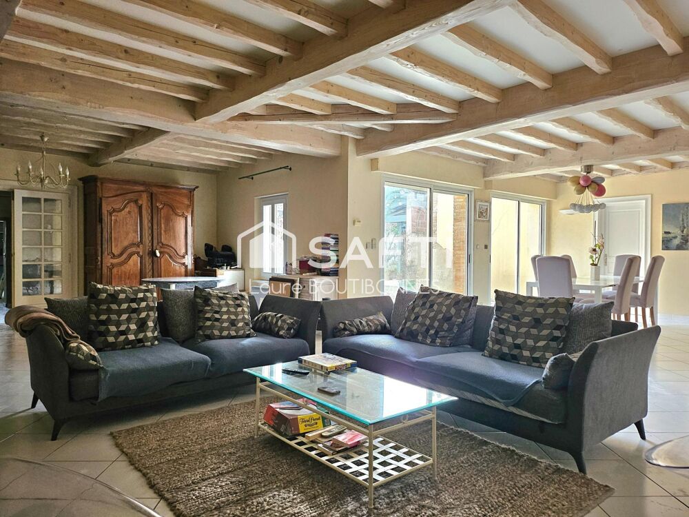 Maison de caractère au calme avec grand terrain, dépendances et piscine
