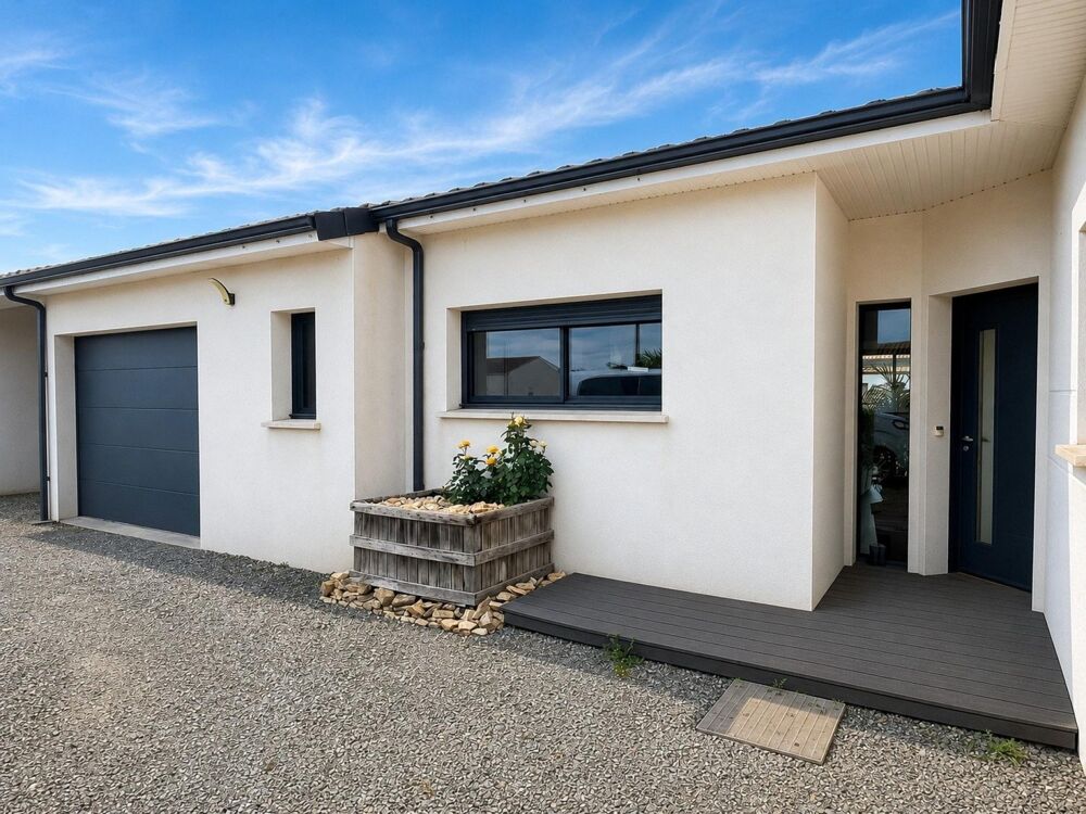 Maison contemporaine de plain pied avec piscine