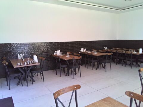   Restaurant entirement rnov avec stationnement privatif 