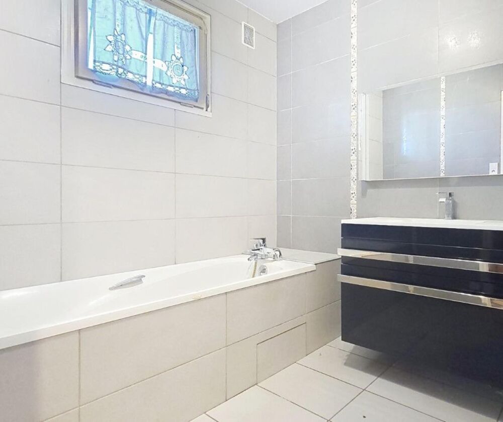 Maison Nivolas Vermelle 5 pièce(s) 184 m2 , Nivolas vermelle