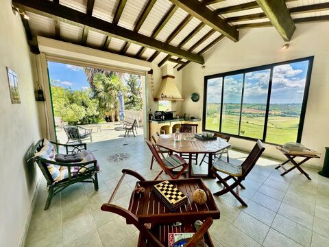   Maison d'environ 220m� avec g�te ind�pendant et garage sur un terrain d'environ 2500m�. Maison - 6 pi�ce(s) - 220 m�