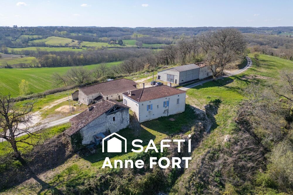Ferme en pierre à rénover d'environ 132 m2 avec trois dépendances et terrain de 2500 m2