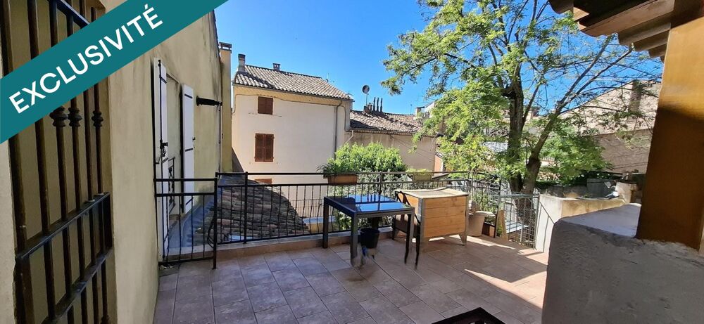 Maison de Maison de village avec terrasse et cuisine d'été, idéalement située au coeur du centre ancien. À découvrir!