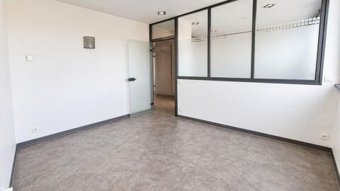 Local pro 13 m&sup2; ind&eacute;pendant dans complexe de 124m&sup2; 496 83700 Saint-raphael