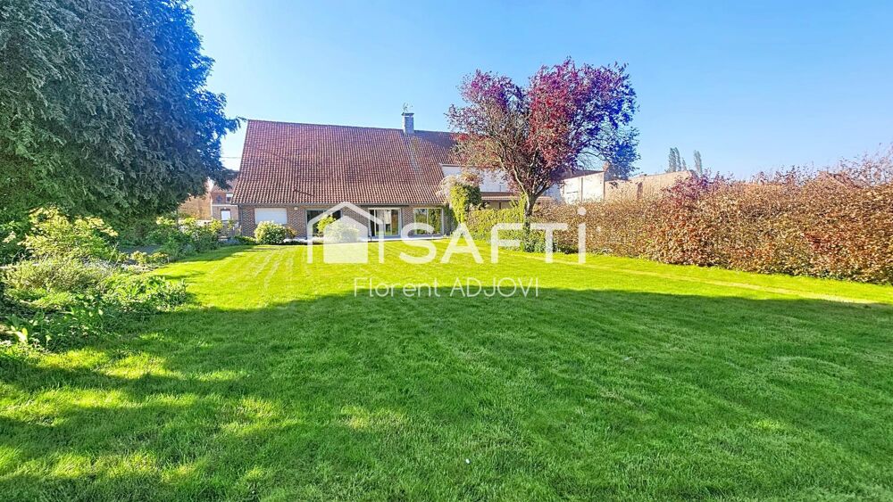 Laissez vous séduire par cette élégante maison de maitre plain pied alliant charme, volumes généreux et cadre de vie paisible