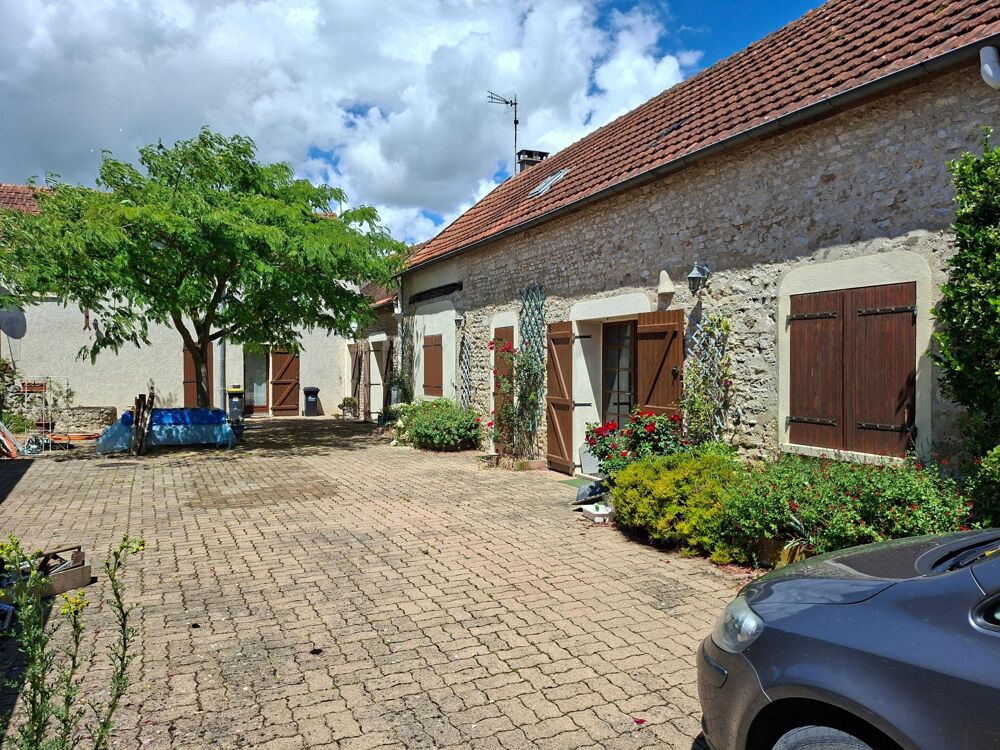 Grande maison familiale dans hameau tranquille