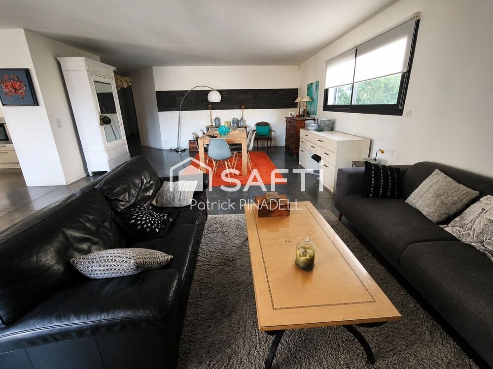 Maison d'habitation 4 faces, de type T6, comprenant 5 chambres, 4 salles de Bains, 2 WC