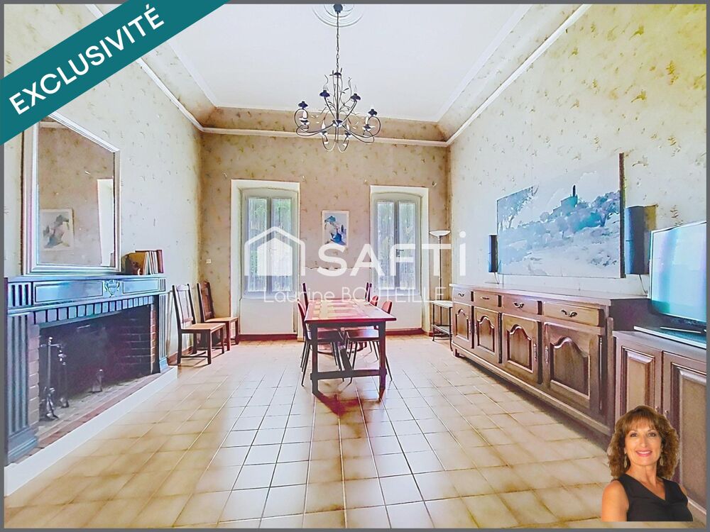 Maison de ville avec extérieur, stationnement et dépendance indépendante en plein centre ville!