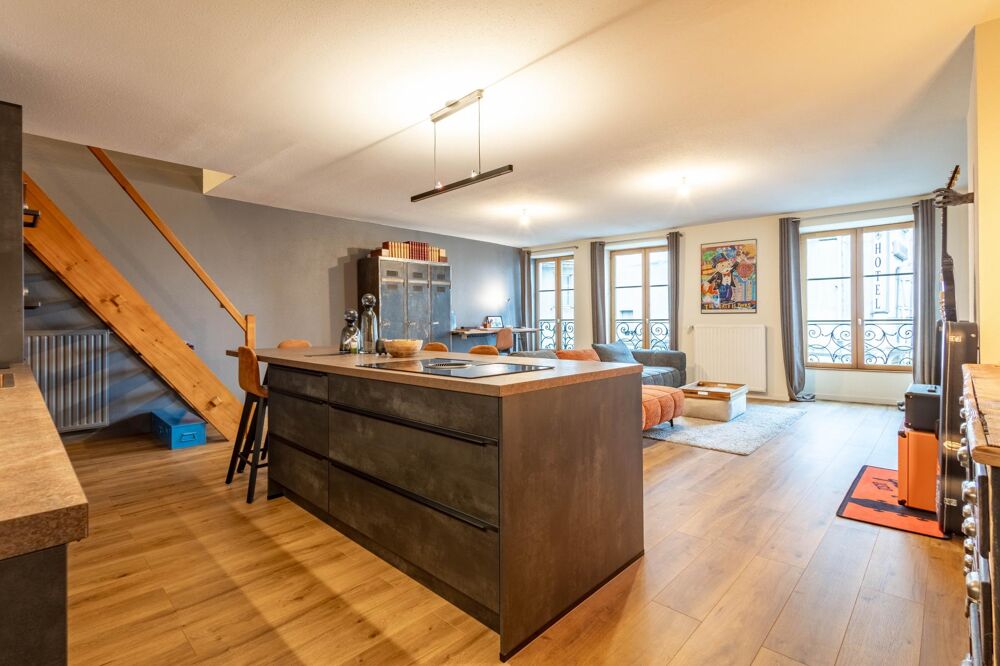 GRANDE APPARTEMENT AU CENTRE DU VILLAGE