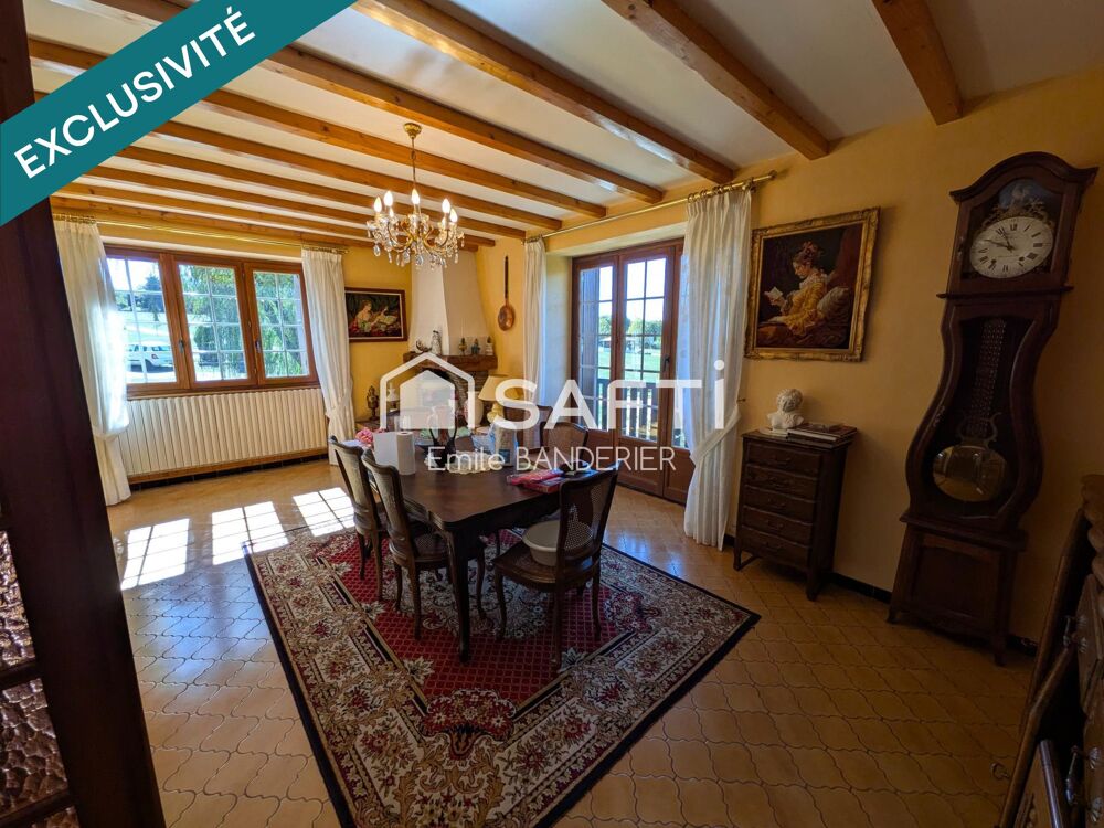 Vente Maison Maison de village de 134 m² avec garages et terrain en Pays des Lacs Uxelles