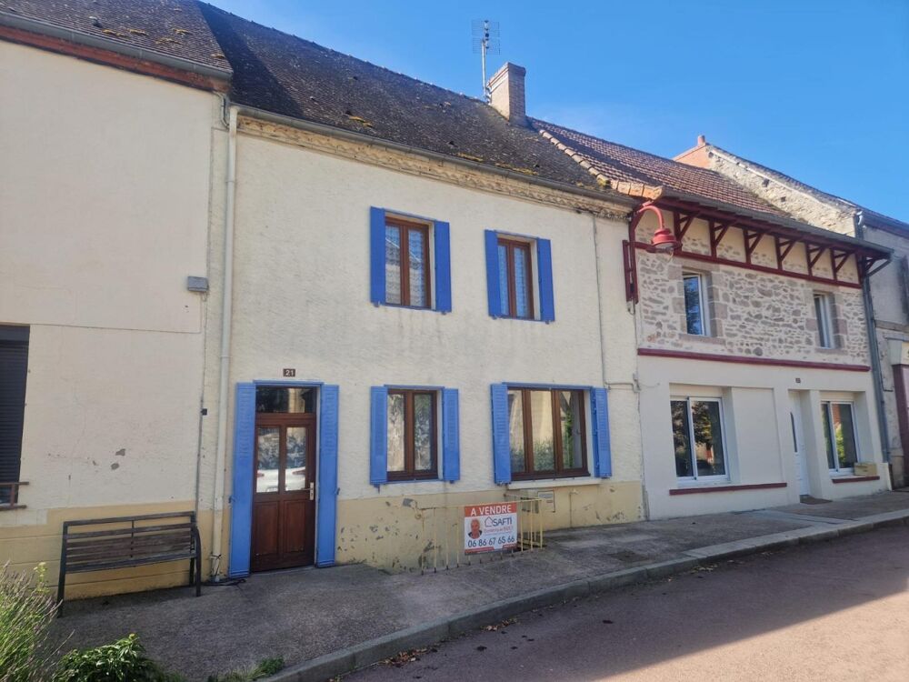 Maison de bourg. Garage et terrain non attenant