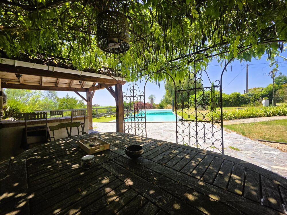 Ancienne grange réinventée en villa loft de 373 m² avec piscine au sel, jacuzzi et chai de 100 m²