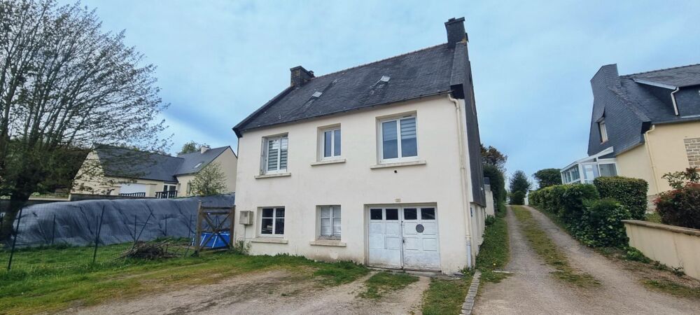 Maison de 88 m² sur un terrain de 910 m², comprenant 5 pièces dont 3 chambres.