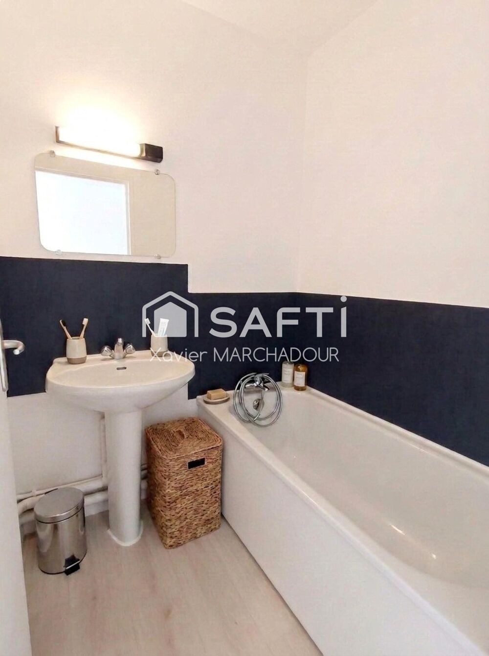 LA CIOTAT  STUDIO AVEC TERRASSE ET APERÇU MER