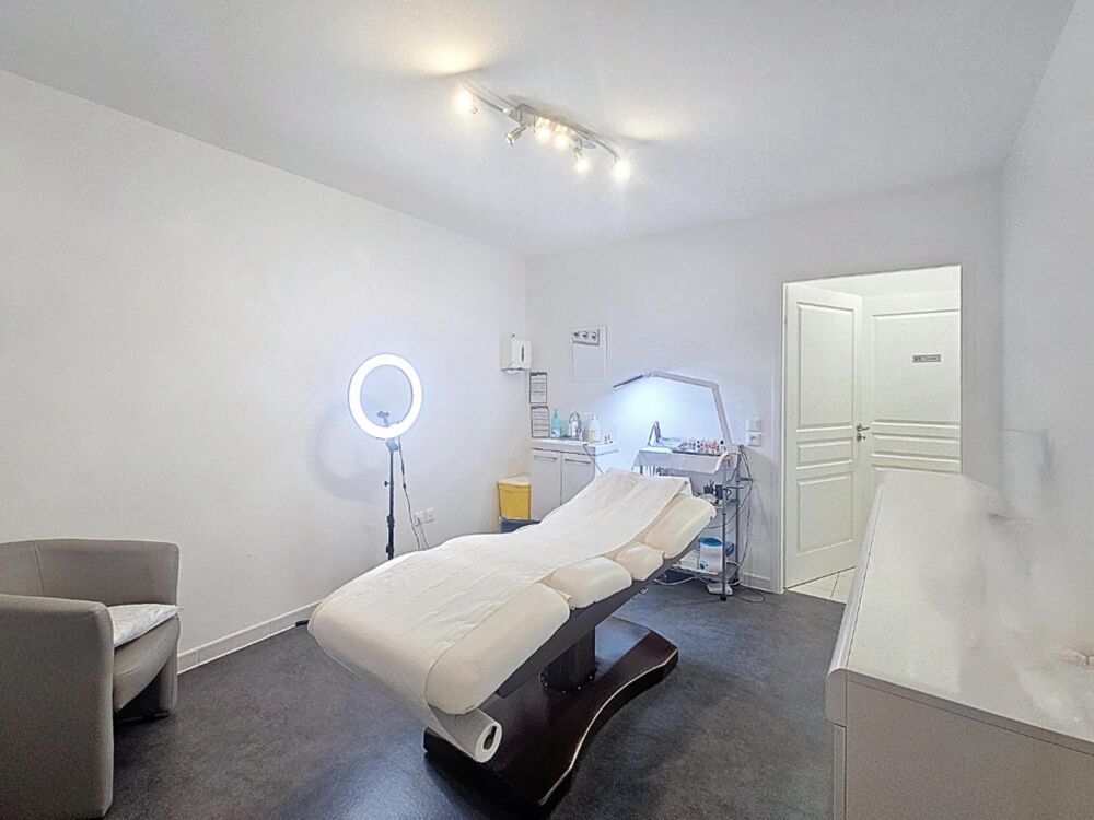 Vente Appartement Votre futur cabinet vous attend… et il est déjà prêt à travailler ! Roquebrune-sur-argens