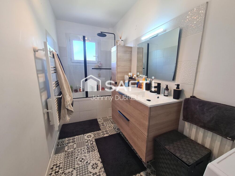 Vente Appartement HYERES - Appartement T4 lumineux avec terrasse et vue dégagée Hyeres