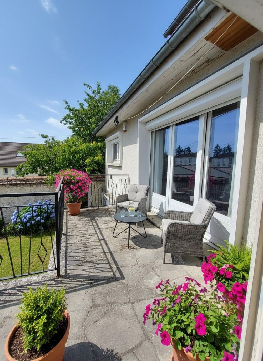 Pavillon familial traditionnel 5 chambres. jardin
