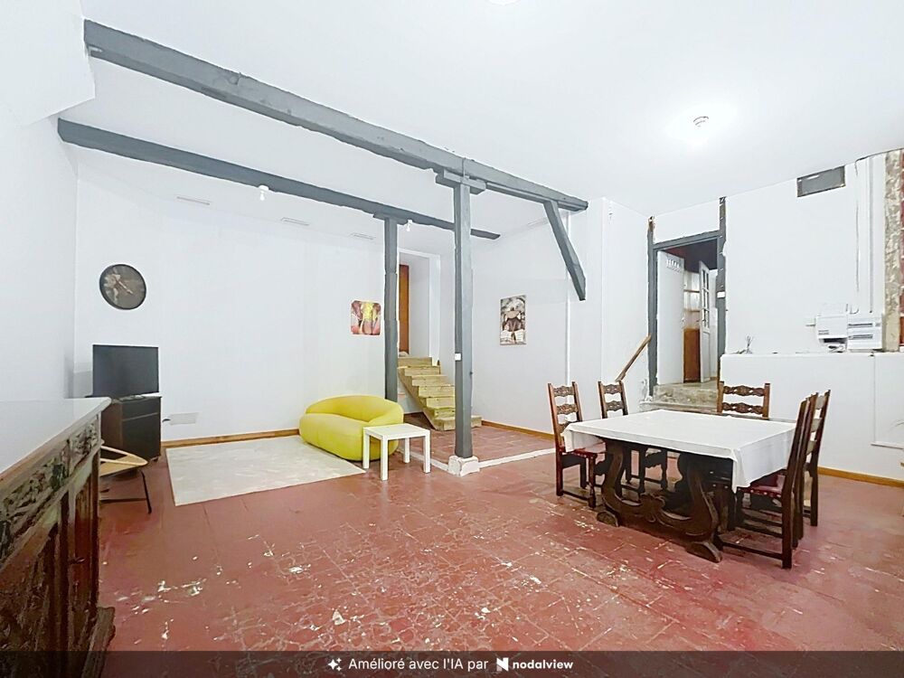 Maison de ville de 126 m² avec garage, cour intérieure.