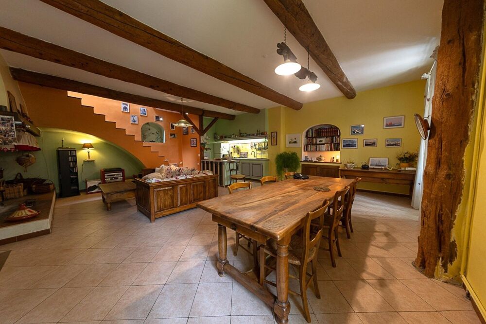 Vente Maison Maison de Maître de 1670 entièrement rénovée et arborée, située sur la commune de Jouques , Jouques