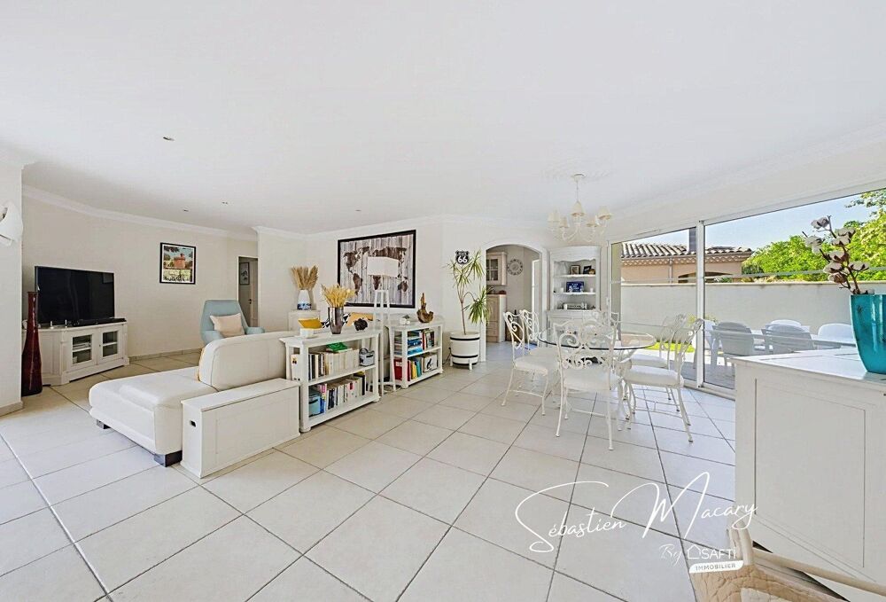Maison de plain-pied - 5 chambres - Terrain de 840 m²