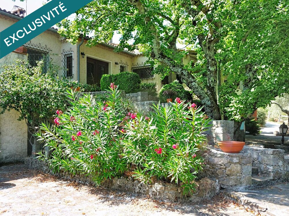 Maison de 205m2 sur 15 900m2 de terrain.