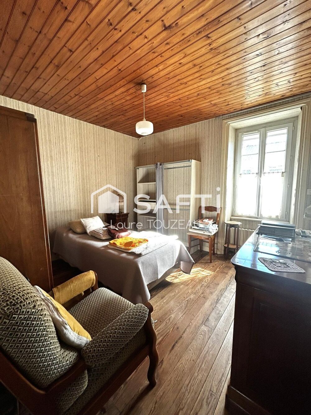 Vente Maison Maison en pierre beaux volumes jardin arboré authenthique et paisible fort potentiel centre ville bord de mer Vaire