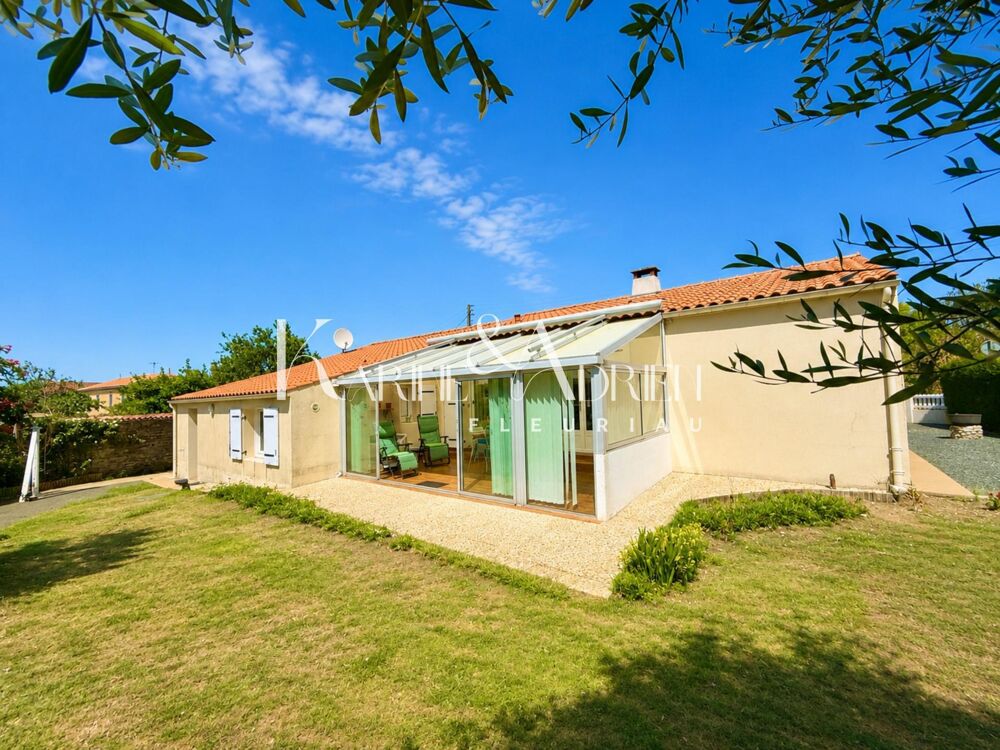 Vente Maison Maison de plain-pied 2 chambres, véranda, garage, dépendance et jardin clos Bourneau