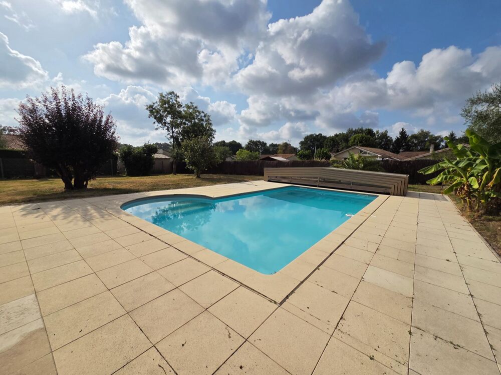 Maison atypique, secteur calme, piscine