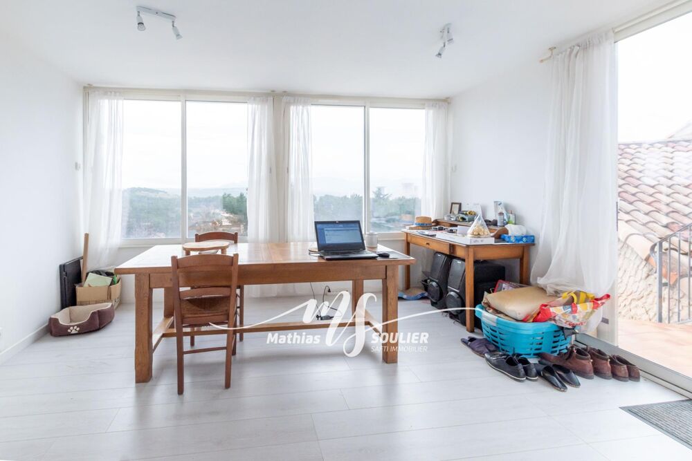 Maison de 181 m² sur terrain de 3070 m² - Meyreuil