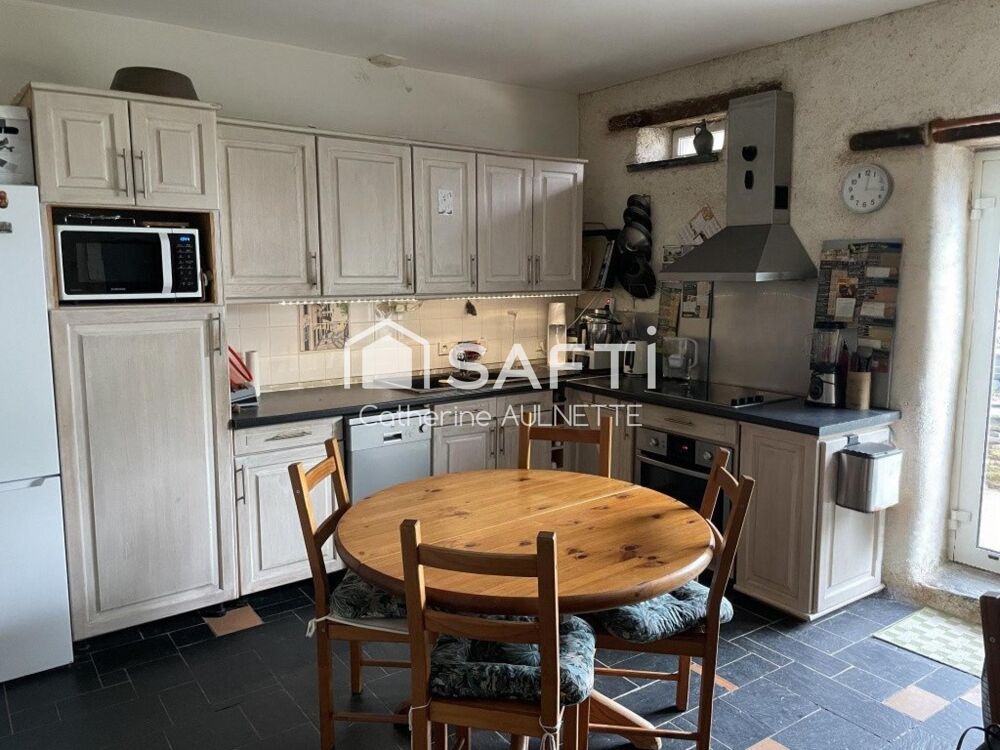 Vente Maison Maison en pierre de 312 m², 11 pièces, 7 chambres. La chapelle-de-brain