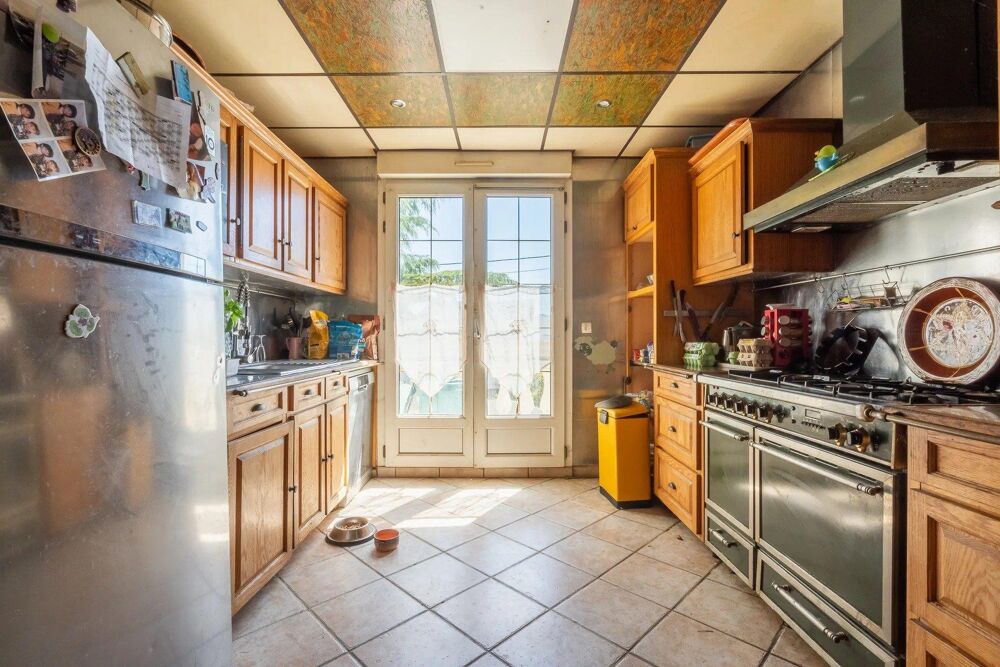 A GAGNY 93220 Maison de 202 m², 8 pièces, 5 chambres, une cuisine fermée construite sur un terrain de 594m2